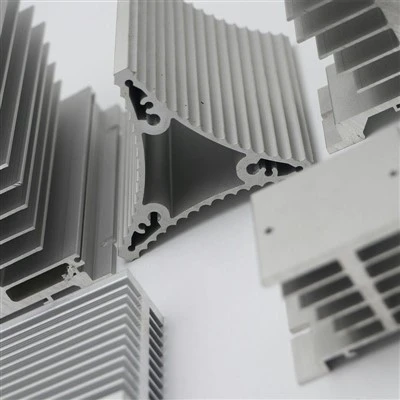 Profil de dissipateur en aluminium